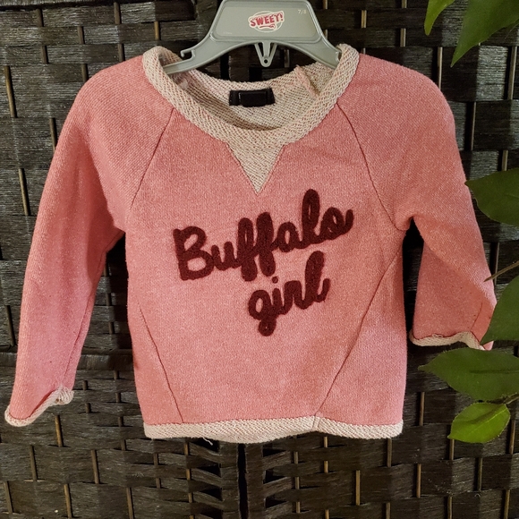 🍀5/15🍀 Buffalo girl sweater - Picture 1 of 2